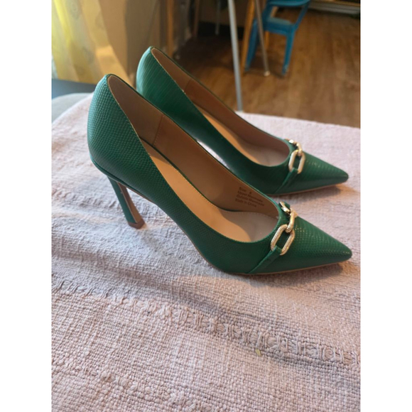 NEW YORK AND COMPANY - Picture 7 of 9